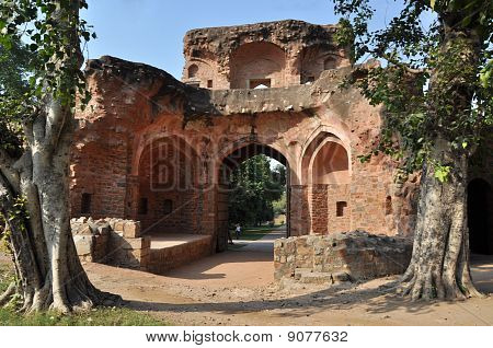 Uno degli ingressi vecchi della tomba di Humayun, India.