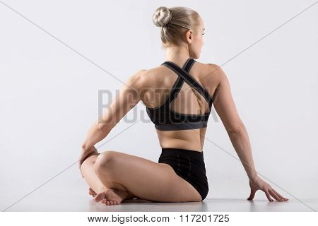 Parivrtta Sukhasana Pose