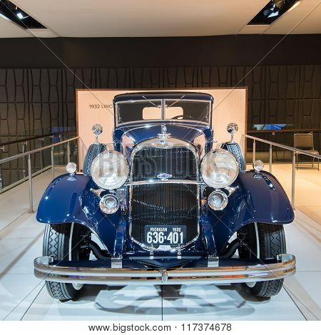 1932 Lincoln KB Dietrich Coupe