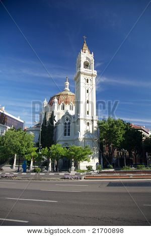 Сан-Мануэль и церковь Сан-Бенито