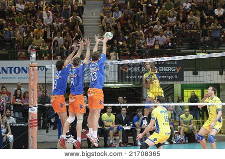 Angel Dennis v italský volejbal