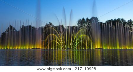 The city of Vinnytsia is a waterfront near the Roshen plant, in the evenings the fountain shows a laser show for residents and guests of the city.