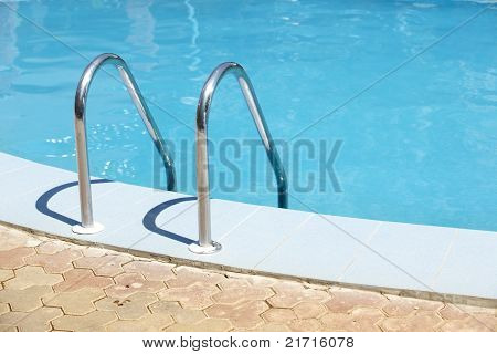 Main courante de la piscine publique