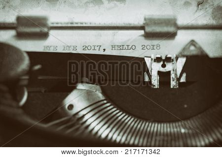 Typewriter with the phrase Happy 2018 and goodbye to 2017