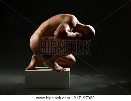 studio portrait of athletic man. Body skulptur