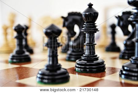 Schachfiguren auf Holz board