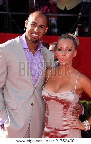 LOS ANGELES - Temmuz 13: Hank Bassett, Kendra WIlkinson 2011 ESPY Ödülleri Nokia Thea, gelen