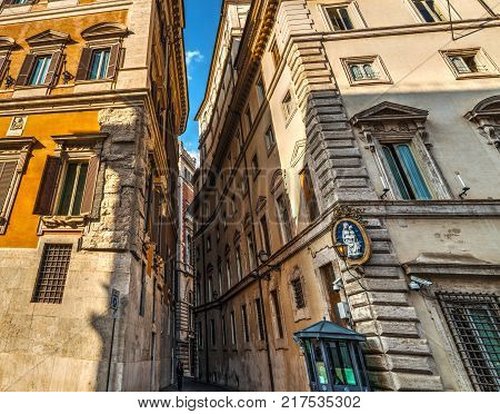 Narrow street between Palazzo Chigi and Montecitorio. Italian Parliament and Prime Minister official residence
