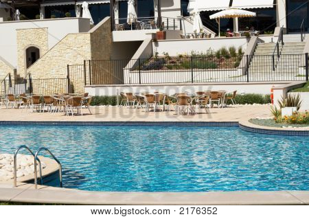 Bazén Infront z budovy