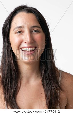 Donna bruna sorridente felice