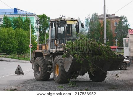 Heavy Equipment Eliminates The Consequences Of A Hurricane