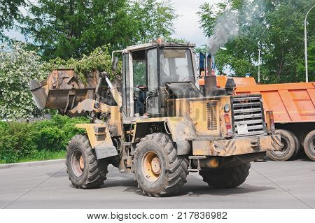 Heavy Equipment Eliminates The Consequences Of A Hurricane