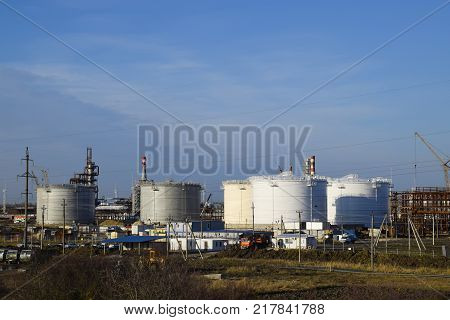 Refinery. Reservoirs For Storage Of Refinery Products. Rectification Columns. Distillation Columns, 