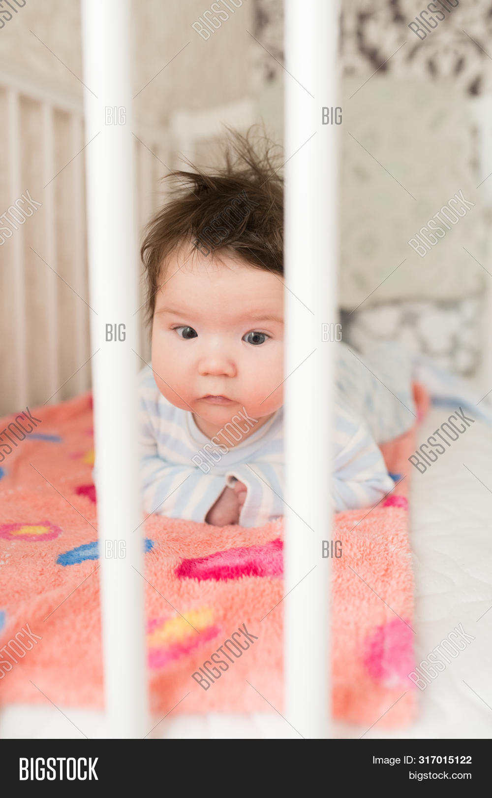 Imagen y foto Baby Crib. Funny (prueba gratis) Bigstock