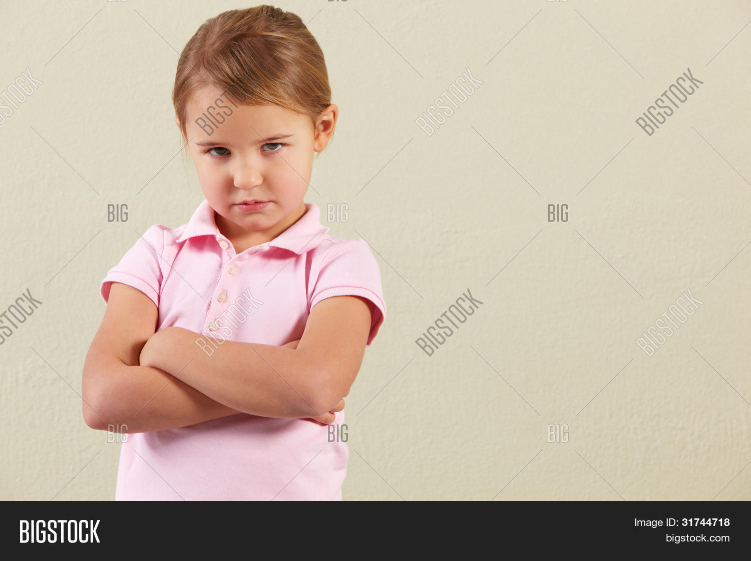 Безоценочная система обучения. Почему дети раскрываются. Мальчишка показывает язык. Ребенок меланхолик фото. Дети флегматики картинки.