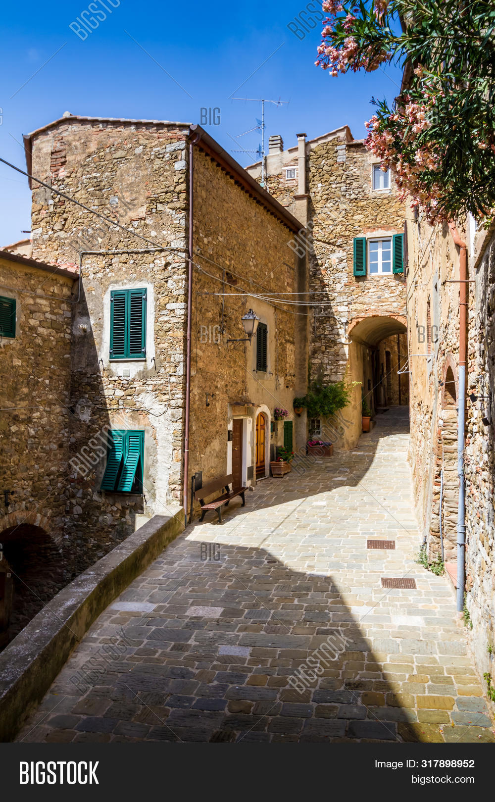 Imagen Y Foto Campiglia Marittima prueba Gratis Bigstock imagen-y-foto-campiglia-marittima-prueba-gratis-bigstock