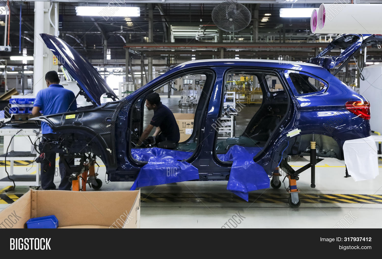 Workers Assembles Cars Image & Photo (Free Trial) Bigstock