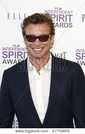 SANTA MONICA, CA - FEB 25: Simon Baker na 2012 nezávislého ducha Film Awards v únoru 25, 20