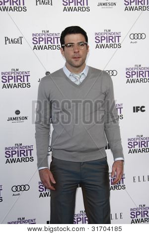 SANTA MONICA, CA - FEB 25: Zachary Quinto na 2012 nezávislého ducha Film Awards v únoru 25,