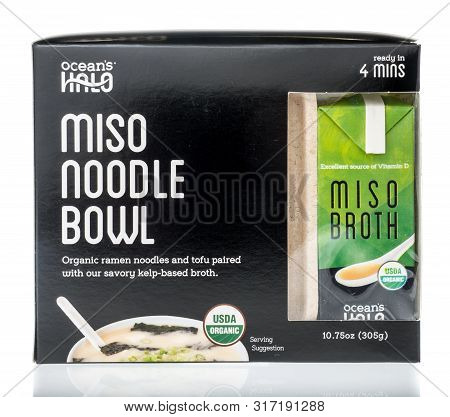 Winneconne, Wi - 4 August 2019 : A Package Of Of Oceans Halo Miso Noodle Bowl On An Isolated Backgro