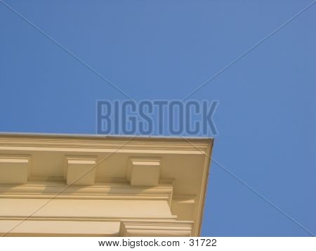 Beiral contra o céu azul