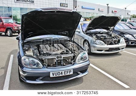 Ukraine, Kiev; September 17, 2014; Mercedes-benz S55 Amg (w220) & Mercedes-benz S63 Amg (w220)