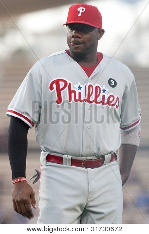 LOS ANGELES - Ağustos 8: Philadelphia Phillies 1B Ryan Howard #6 MLB oyun sırasında yapmak 8 Ağustos 2011