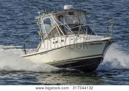 Fairhaven, Massachusetts, Usa - August 8, 2019: Recreational Fishing Boat Mac-atac Nearing Hurricane