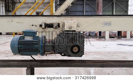 Electric Motor For Chain And Roler Conveyor Systems For Transfer Product To Storage In Factory