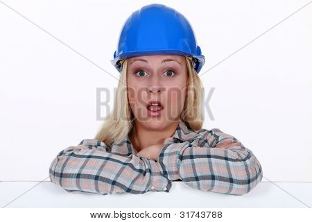 惊讶的建筑工人