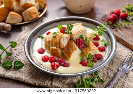 Yeast Buns With Vanilla Sauce