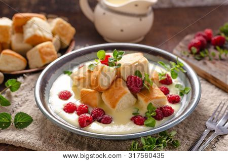 Yeast Buns With Vanilla Sauce