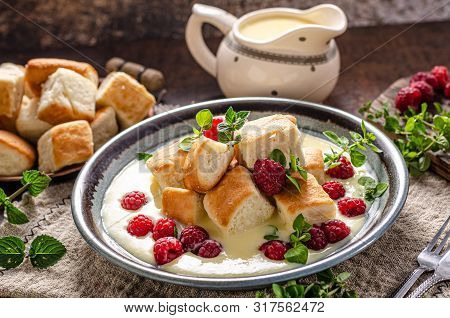 Yeast Buns With Vanilla Sauce