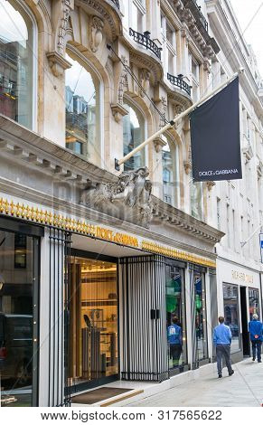 London, Uk - August 13, 2019: Logo Of The Dolche And Gabbana Brand On The Old Bond Street,  Major Sh