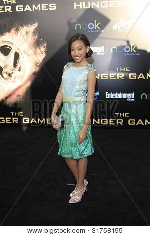 -洛杉矶洛杉矶，加利福尼亚州-MAR 12： Amandla Stenberg，在首映的米高梅公司的 '饥饿游戏' 在农机