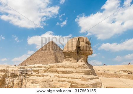 The Pyramid Of Khufu And The Great Sphinx Of Giza With Beautiful Sky