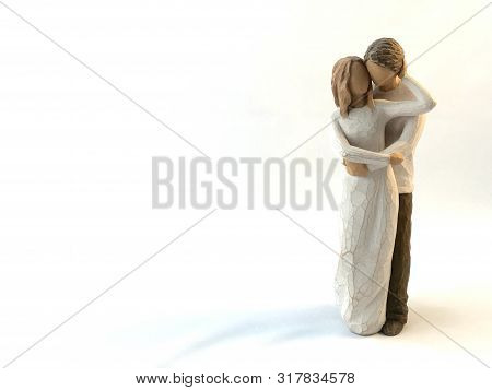 Figures - A Couple In Love. Figurines - He And She, Love Forever. Statuette - A Guy And A Girl Hug A