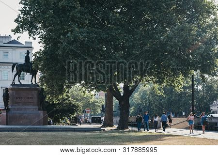 London, Uk - July 15, 2019: People Walking Past An Equestrian Statue Of The Duke Of Wellington, Lond