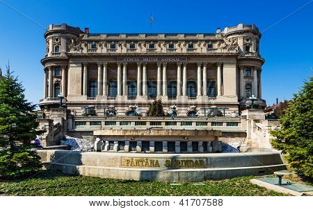 ブカレスト、軍宮殿、Sarindar の泉