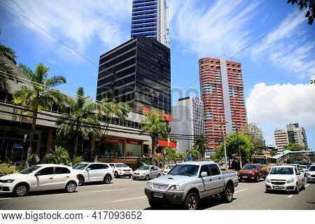 Vehicles In Commercial Area Of ​​salvador