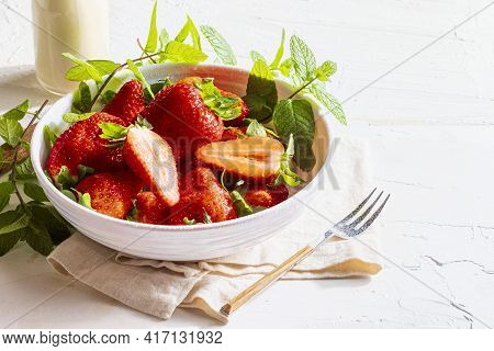 Bowl With Delicious Large Strawberries (fresones), Fresh, Whole, Freshly Cut, With Milk And With Pep