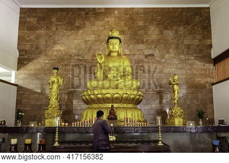 Visit The Biggest Temple In Batam Island, Indonesia - Nov 29, 2018, The Golden Kwan-yin Statue In Th