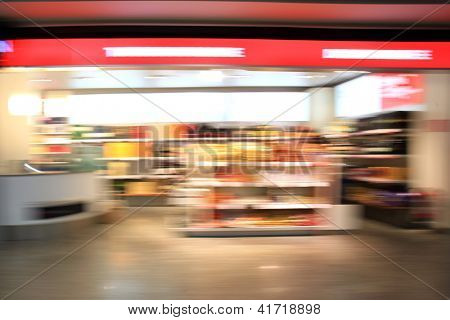 Szupermarket folyosón. Absztrakt blur