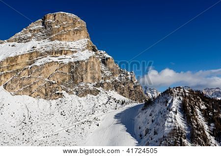Hældning på skiferiested i Colfosco, Alta Badia, Dolomitterne Alperne, Italien