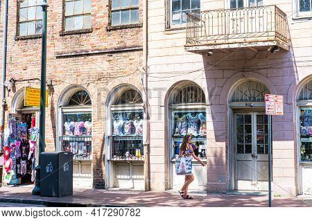 New Orleans, La - September 5: Woman Tourist Shops On Decatur Street In French Quarter On September 