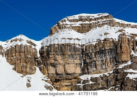 Montagne rocciose sulla stazione sciistica di Arabba, Dolomiti, Italia