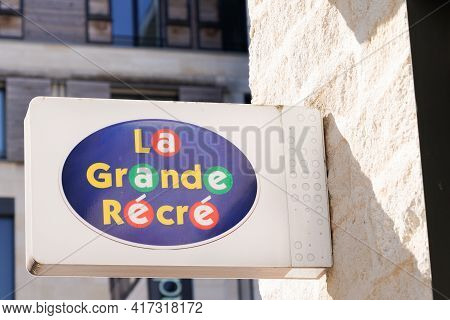 Bordeaux , Aquitaine France - 04 12 2021 : La Grande Recre Logo Brand And Text Sign Of French Compan