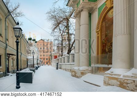 Moscow, Russia - January 17, 2021: View Of The Chernigovskiy Lane On A Frosty Winter Morning After H