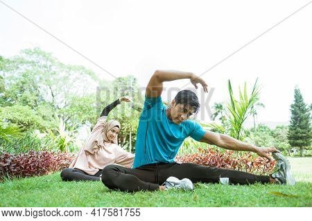 Muslim Couples Doing Movement To Train Leg Muscles Together When Outdoor Exercise