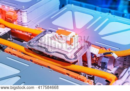 Electric car lithium battery pack and power connections